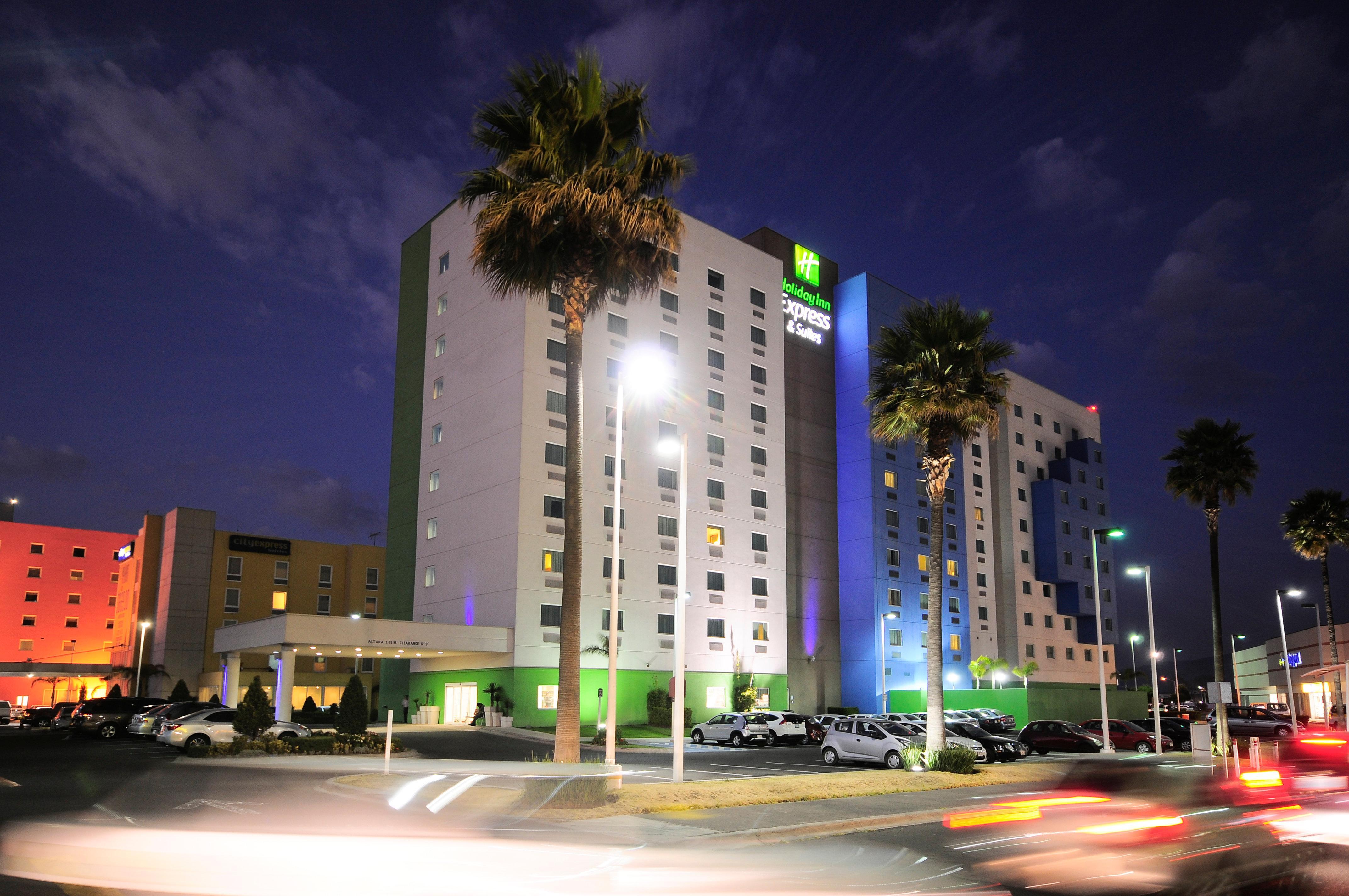 Holiday Inn Express & Suites Toluca Zona Aeropuerto, An Ihg Hotel Экстерьер фото