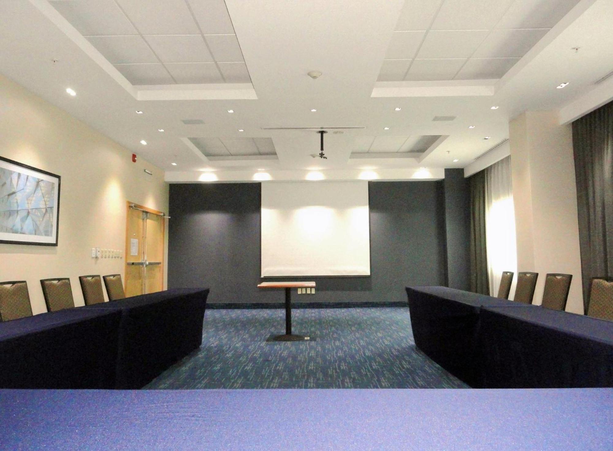 Holiday Inn Express & Suites Toluca Zona Aeropuerto By Ihg Экстерьер фото