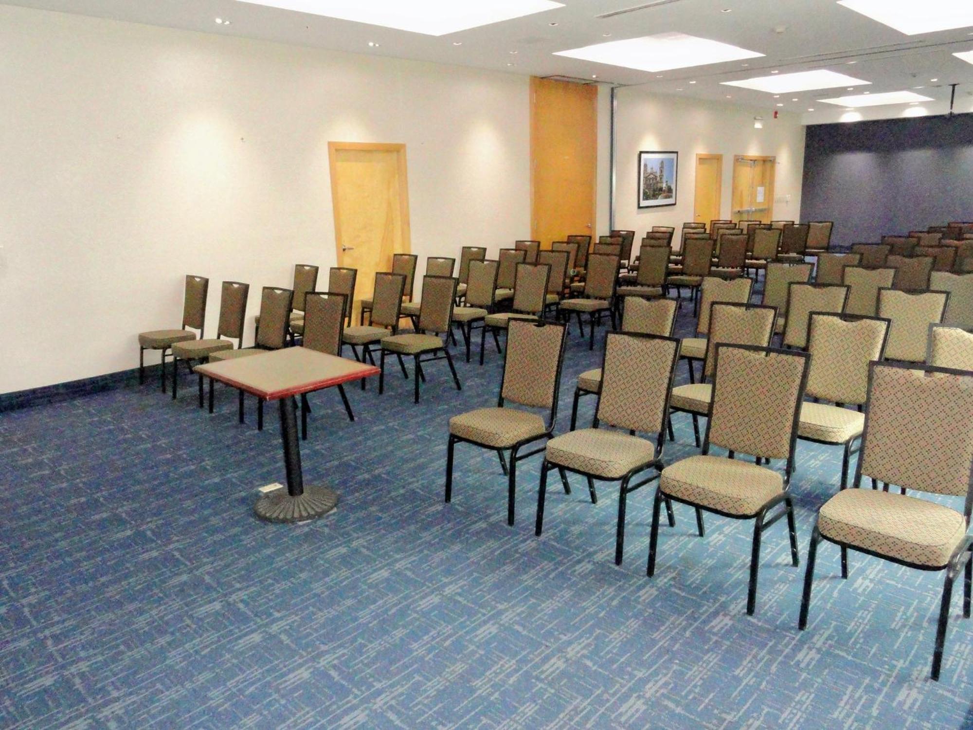 Holiday Inn Express & Suites Toluca Zona Aeropuerto By Ihg Экстерьер фото