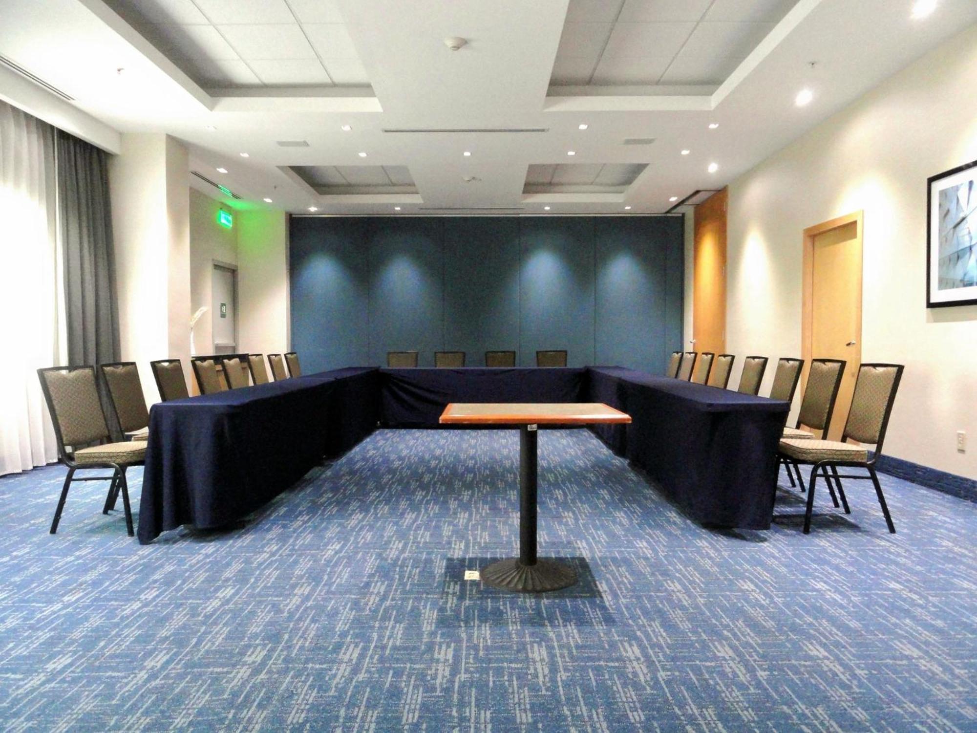 Holiday Inn Express & Suites Toluca Zona Aeropuerto By Ihg Экстерьер фото