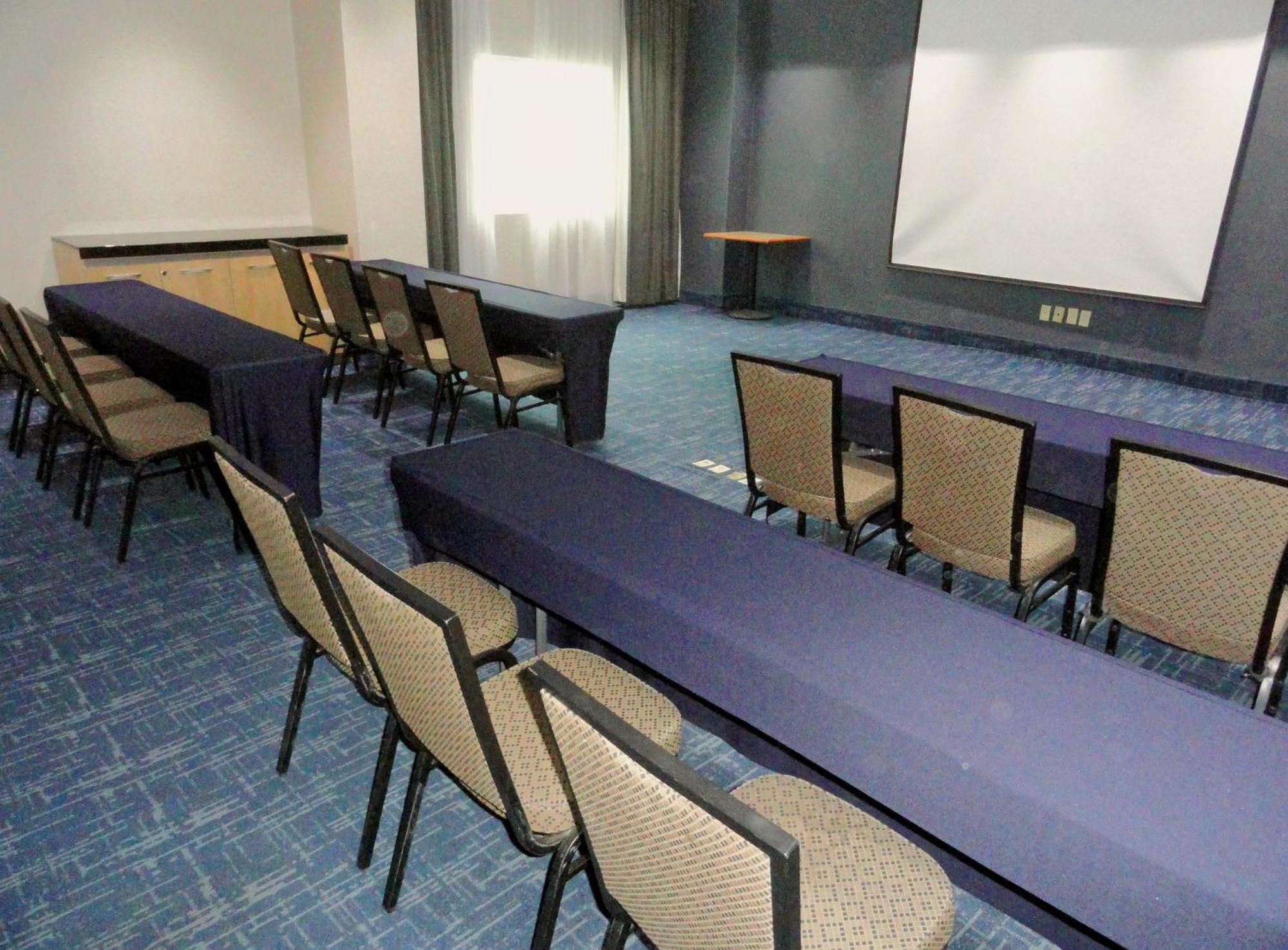 Holiday Inn Express & Suites Toluca Zona Aeropuerto By Ihg Экстерьер фото