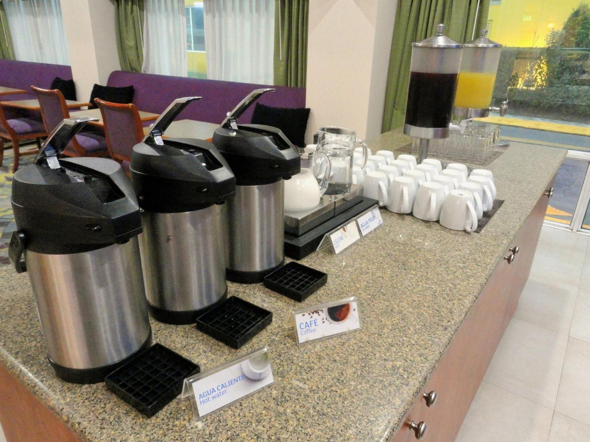 Holiday Inn Express & Suites Toluca Zona Aeropuerto By Ihg Экстерьер фото