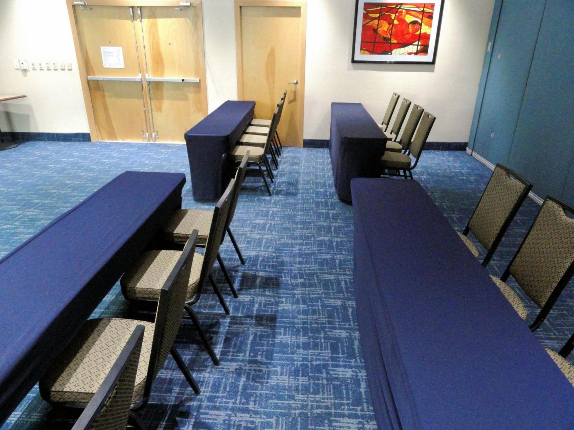 Holiday Inn Express & Suites Toluca Zona Aeropuerto By Ihg Экстерьер фото
